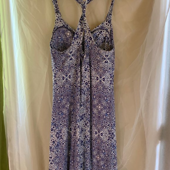 Summer dress with built in bra Size Medium - Picture 2 of 5